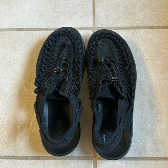 Men’s Keen uneek sandals great condition. Size 9.5 Men main image 4